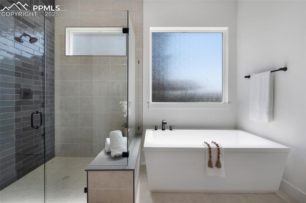 Image 20 of 50: Bathroom