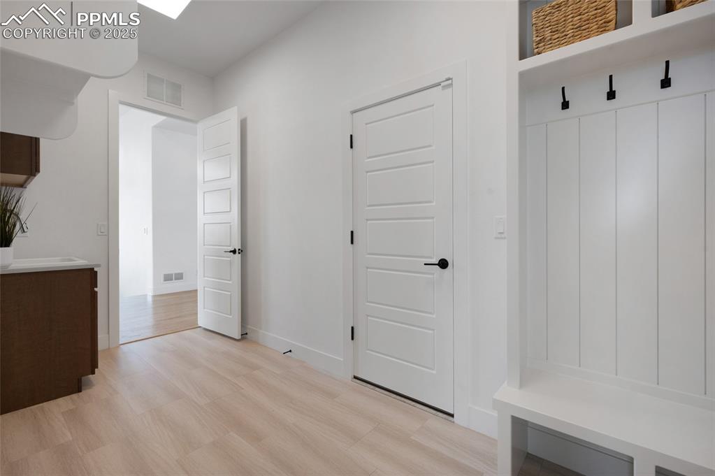 Image 22 of 50: Mud Room