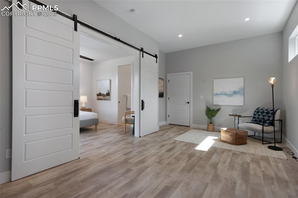 Image 28 of 50: Sitting Room