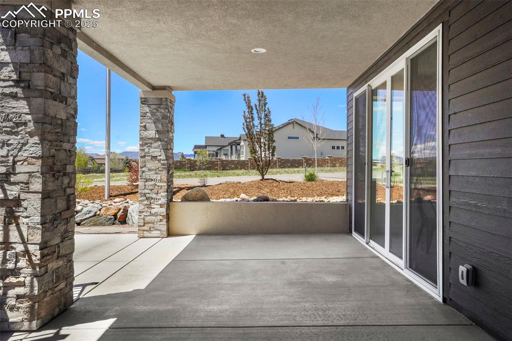 Image 35 of 50: Kitchen