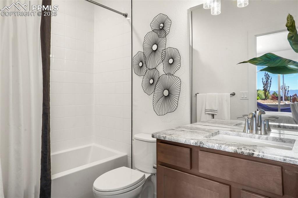 Image 44 of 50: Bathroom