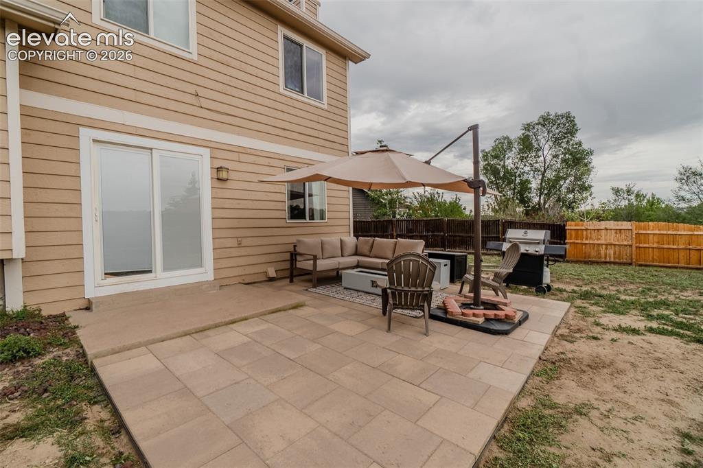 Image 22 of 31: New pavers, large backyard 1/4 acre