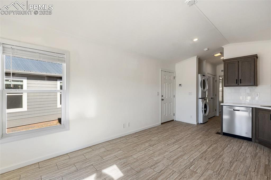 Image 10 of 23: Kitchen