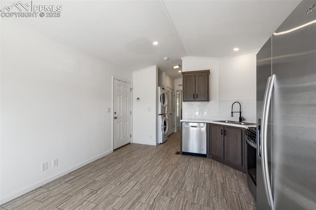 Image 12 of 23: Kitchen