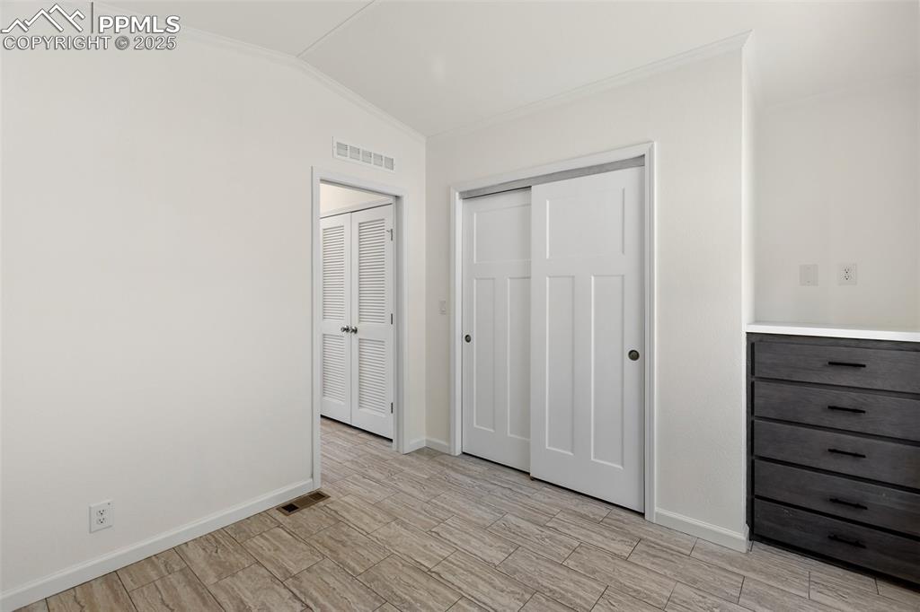 Image 15 of 23: Bedroom