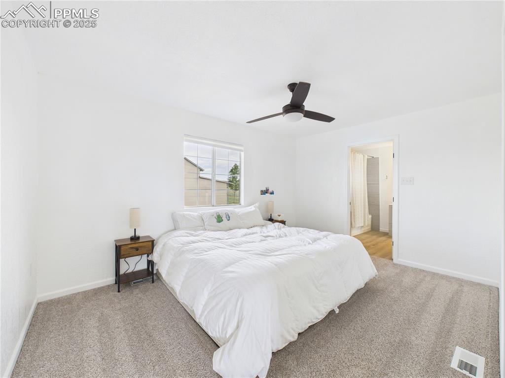 Image 22 of 40: Bedroom