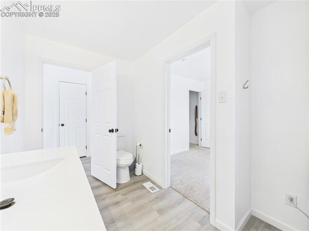 Image 26 of 40: Bathroom