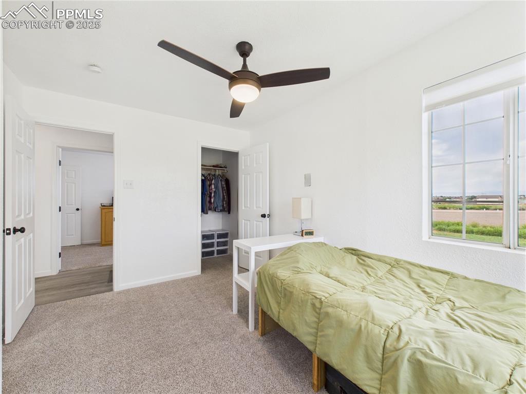 Image 28 of 40: Bedroom