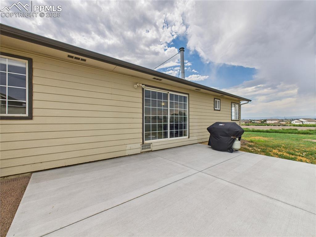 Image 32 of 40: Back of Structure