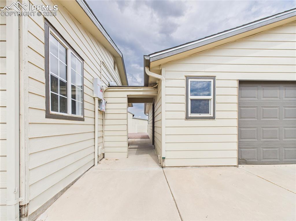 Image 38 of 40: Patio