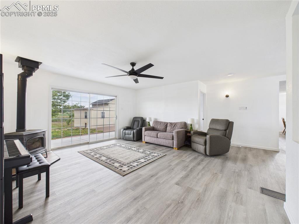 Image 6 of 40: Living Room