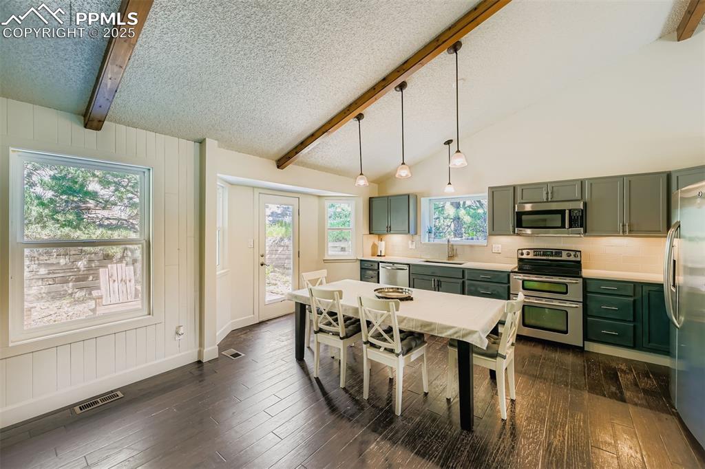 Image 14 of 37: Open and spacious.... family space for sure!