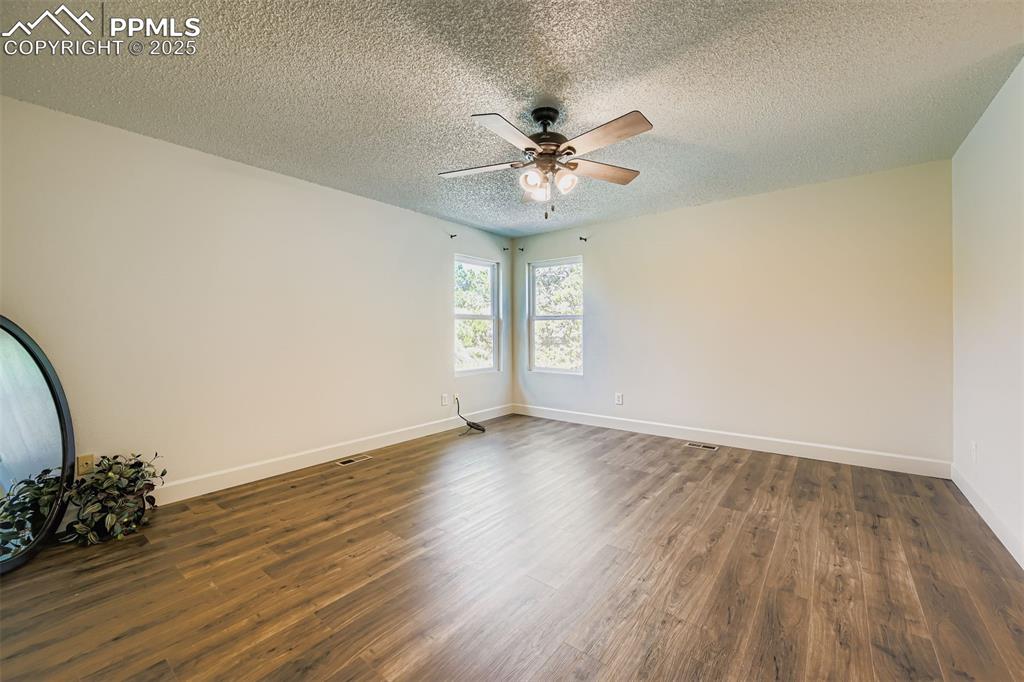 Image 20 of 37: Primarybedroom with fantastic corner window!