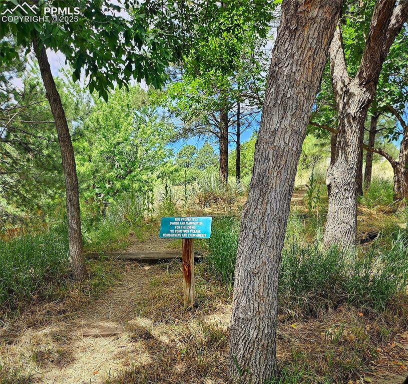 Image 6 of 37: Trail.access next to the home! Fabulous location!