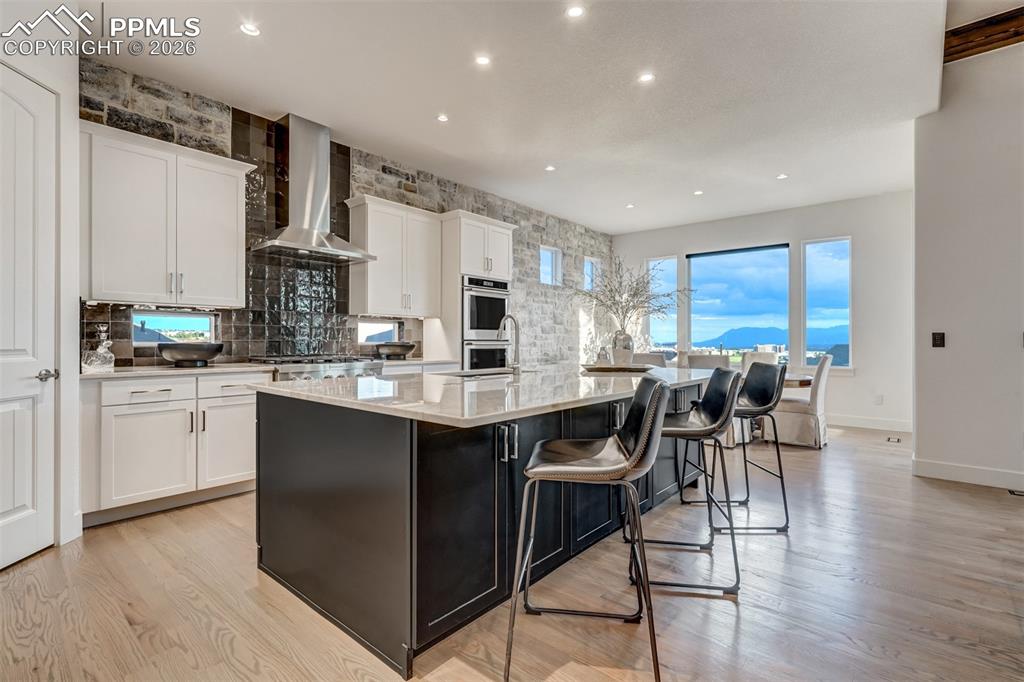 Image 12 of 50: Kitchen