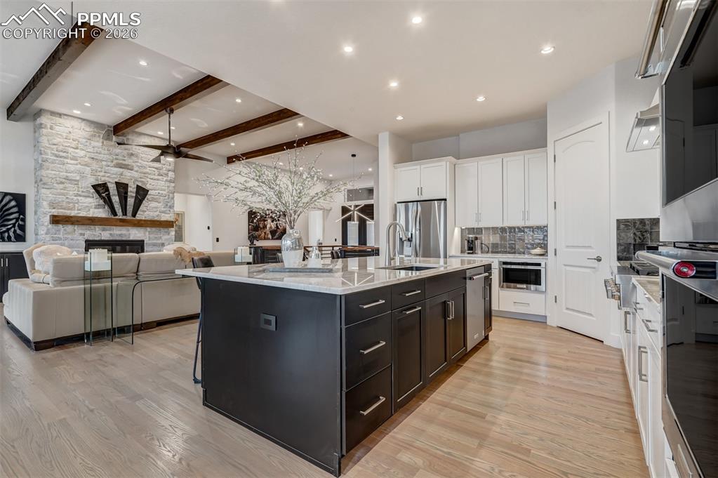 Image 13 of 50: Kitchen