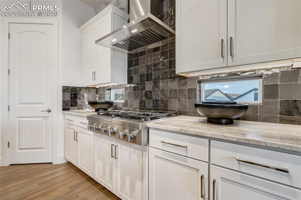 Image 14 of 50: Kitchen