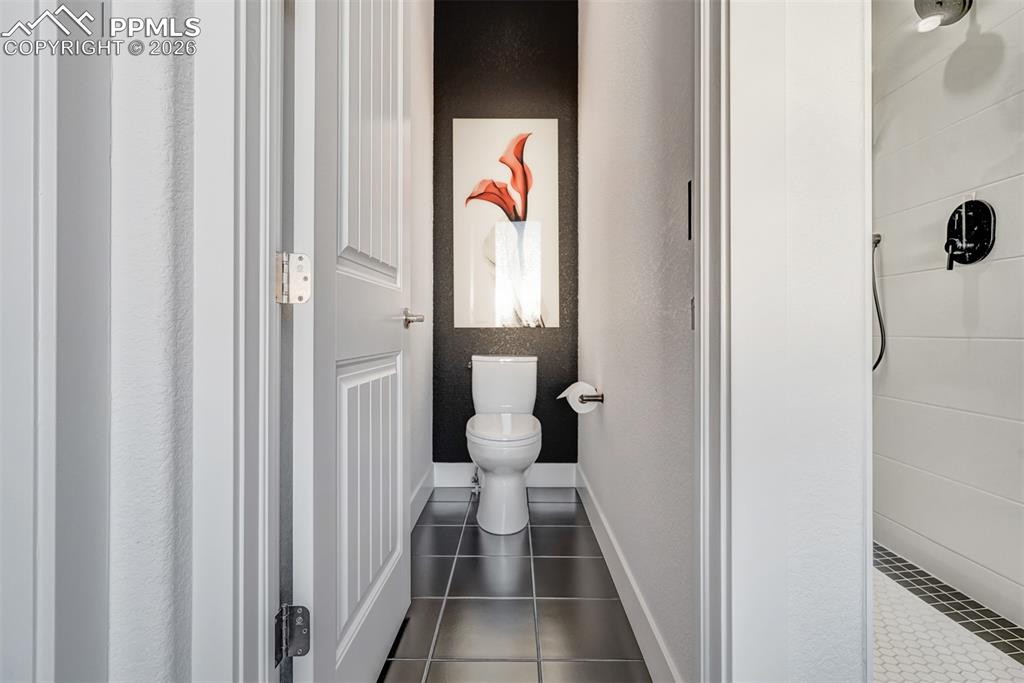 Image 22 of 50: Bathroom