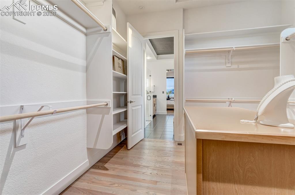 Image 24 of 50: Closet