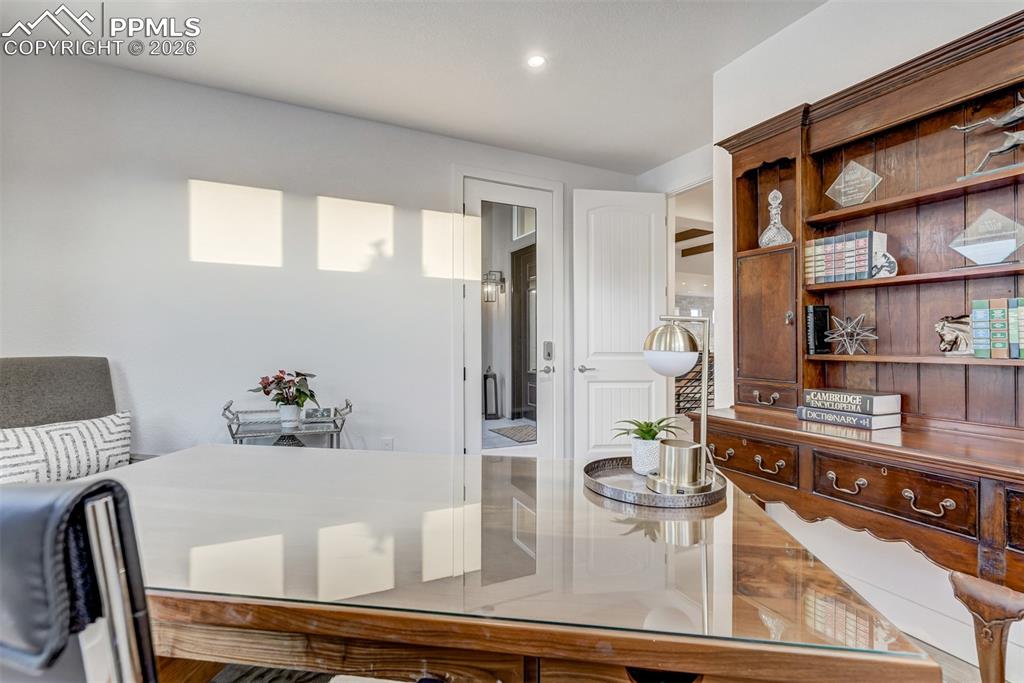 Image 28 of 50: Dining Area