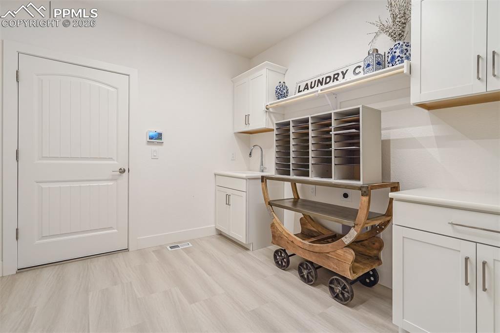 Image 33 of 50: Mud Room