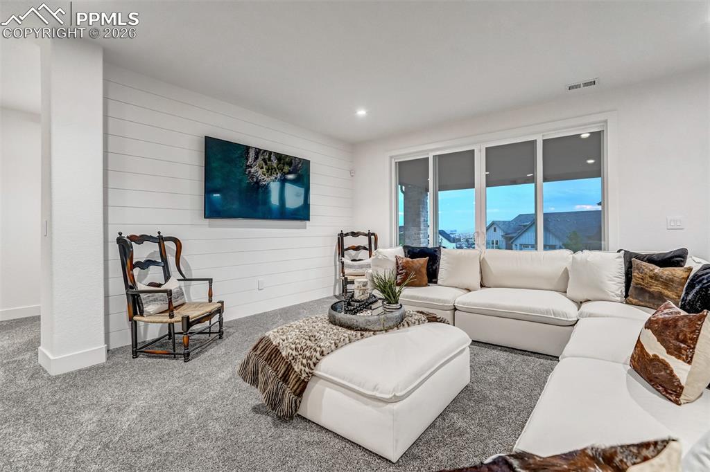 Image 35 of 50: Living Room