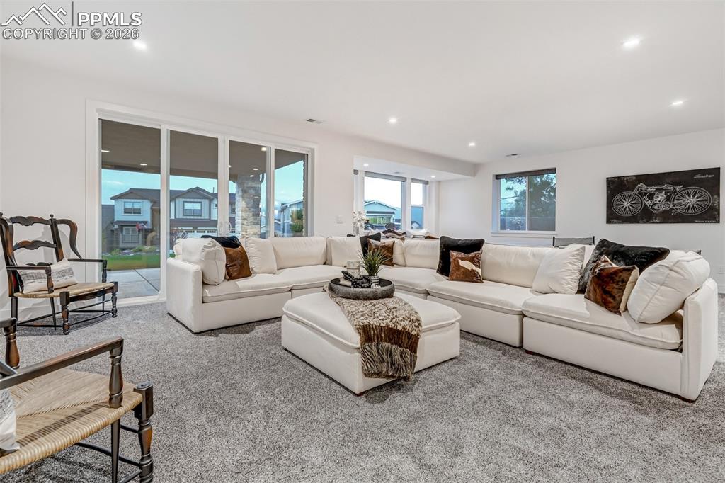 Image 36 of 50: Living Room