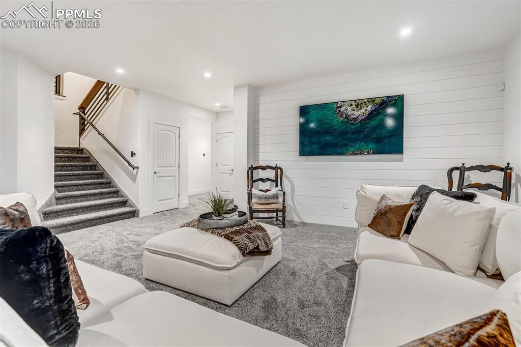 Image 37 of 50: Living Room