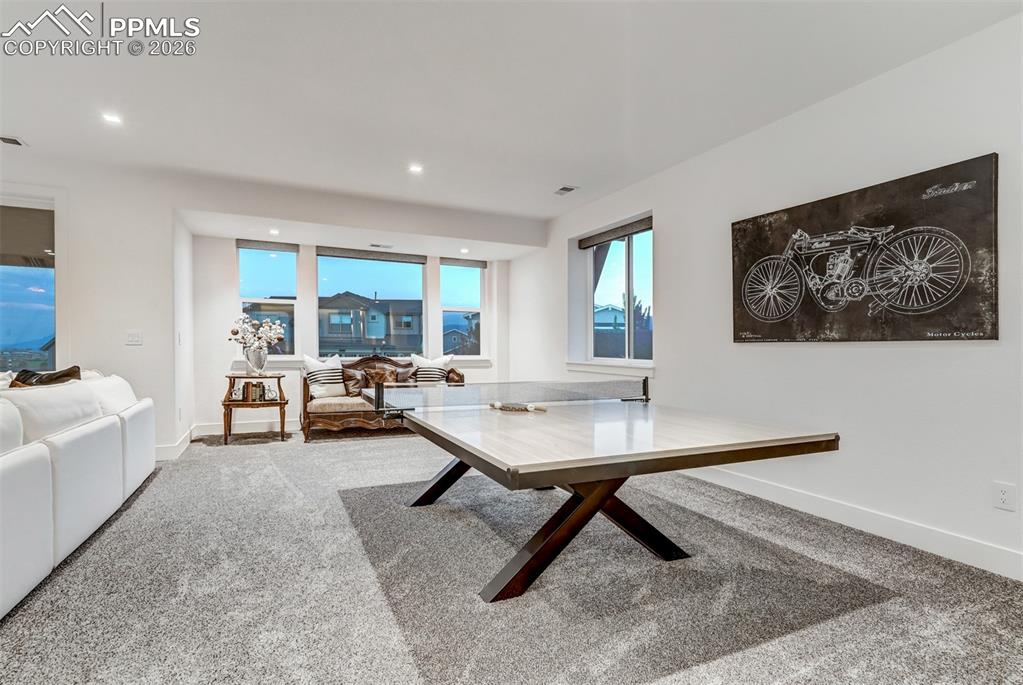 Image 38 of 50: Office