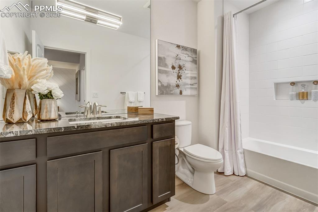 Image 47 of 50: Bathroom