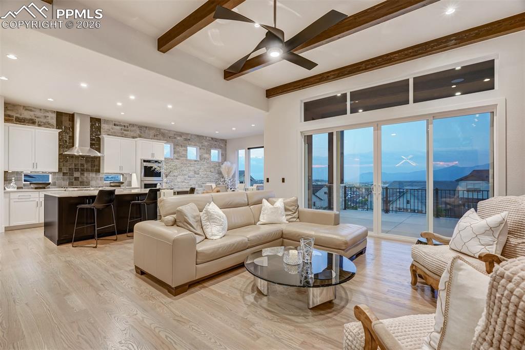 Image 8 of 50: Living Room