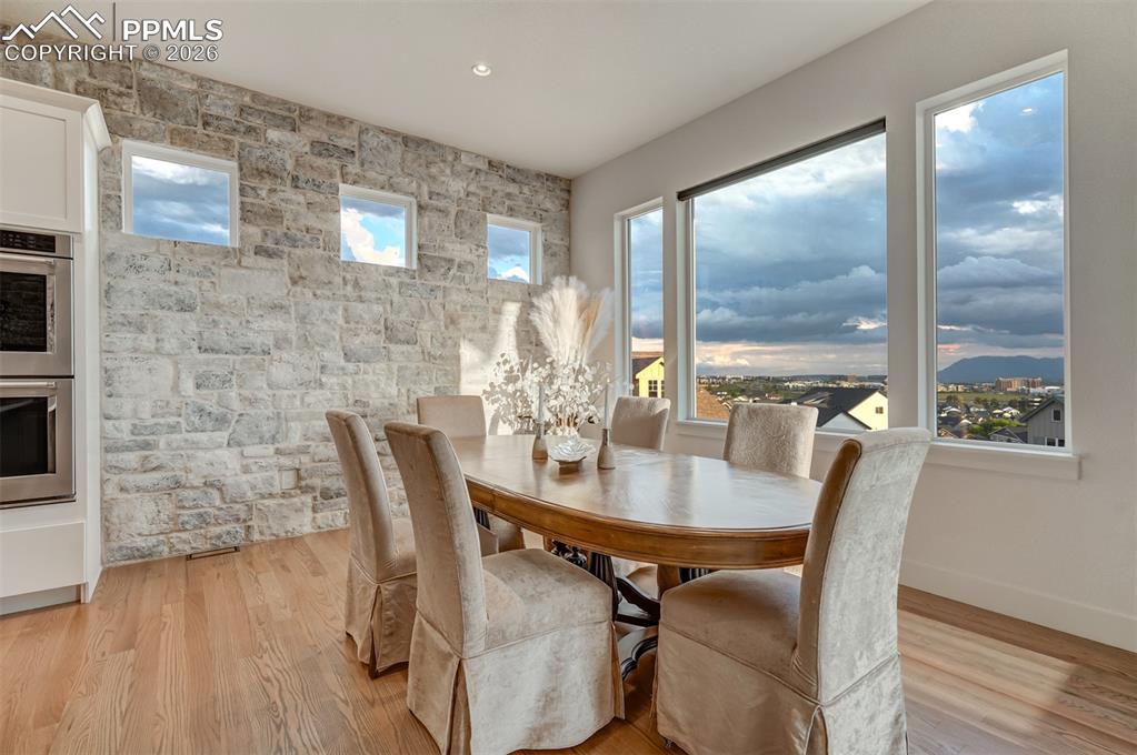 Image 9 of 50: Dining Area