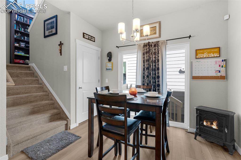 Image 10 of 24: Kitchen