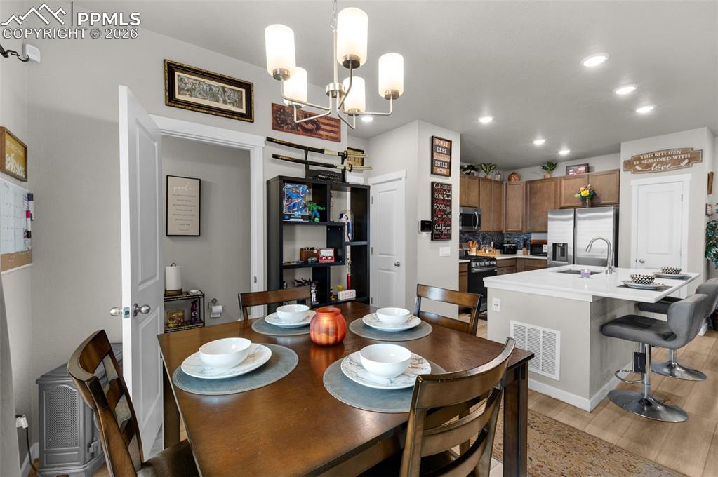 Image 11 of 24: Kitchen