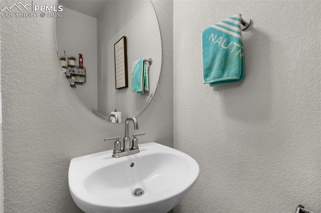 Image 12 of 24: Dining Area