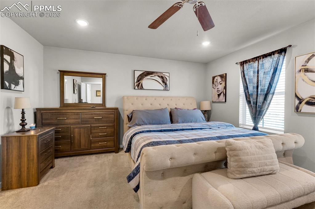 Image 14 of 24: Bathroom