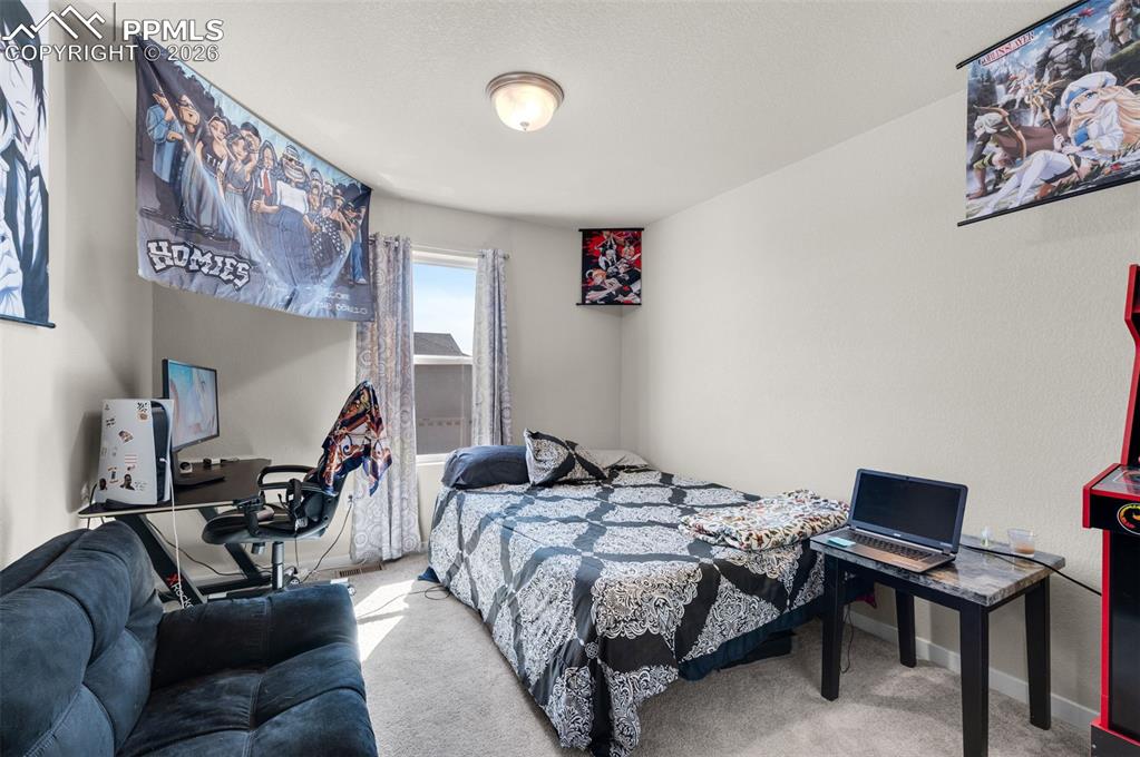 Image 20 of 24: Bedroom