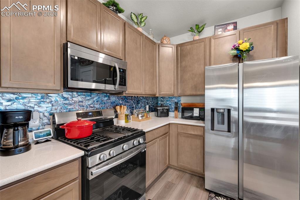 Image 9 of 24: Kitchen