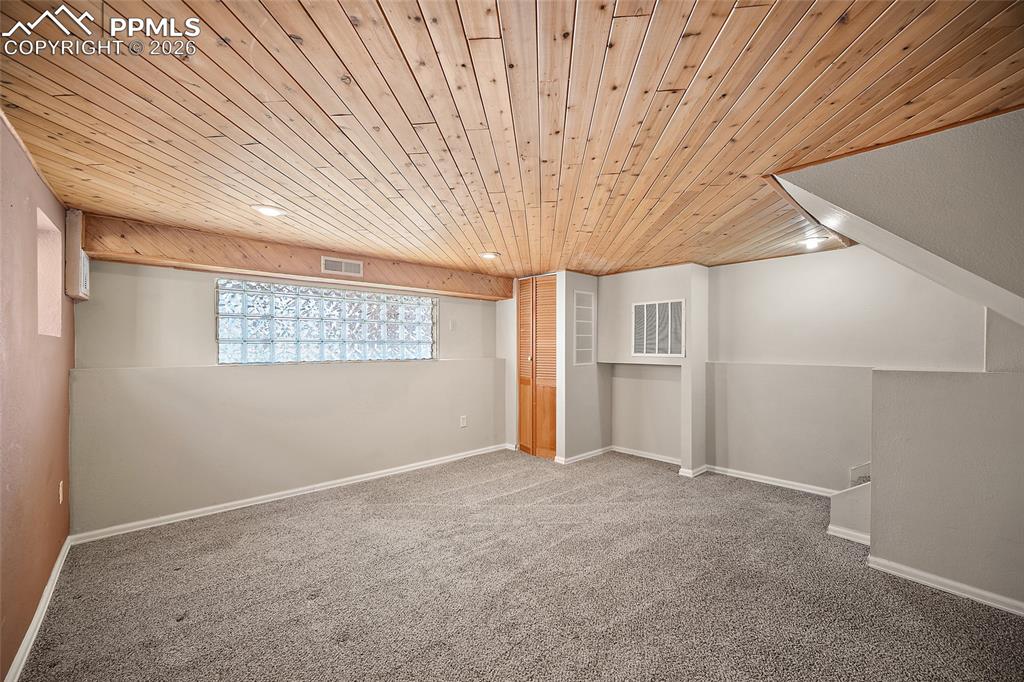 Image 26 of 38: Office