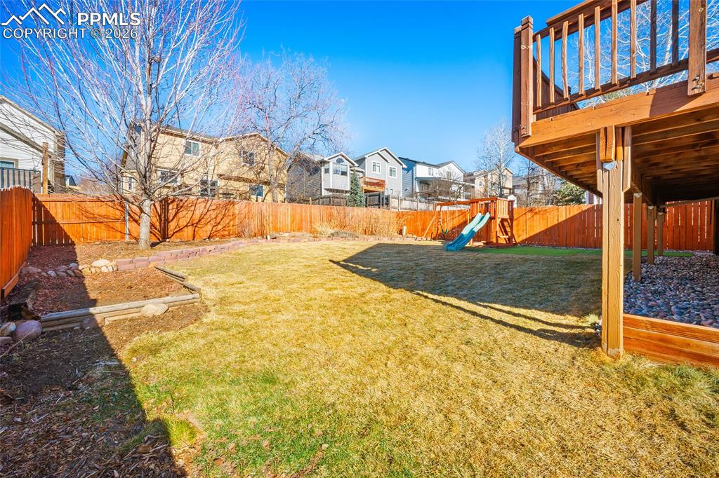 Image 33 of 38: Yard