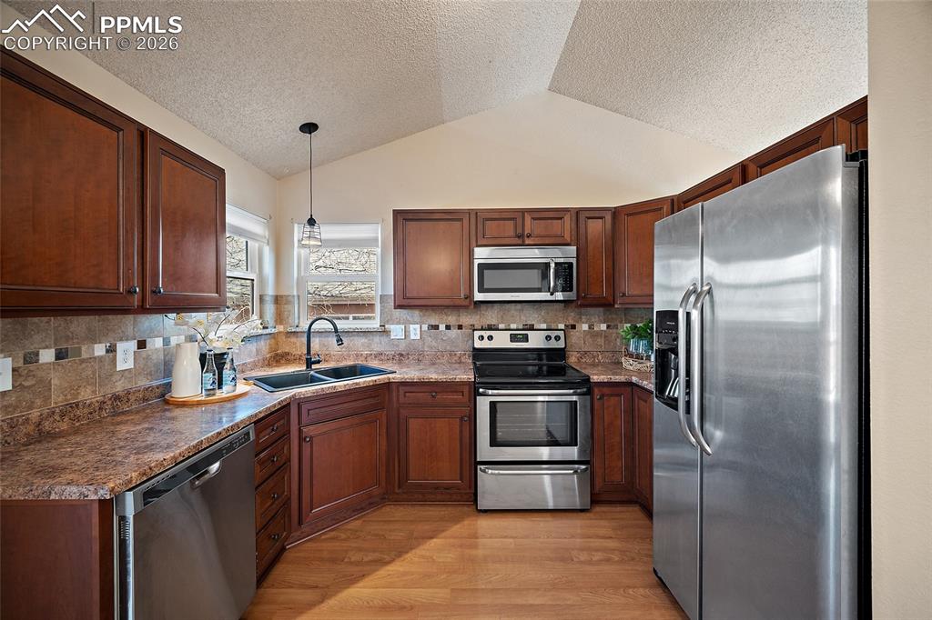 Image 8 of 38: Kitchen