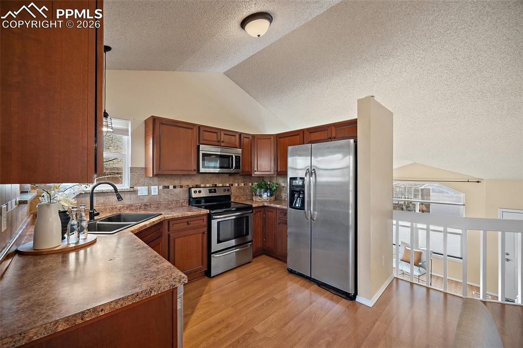 Image 9 of 38: Kitchen