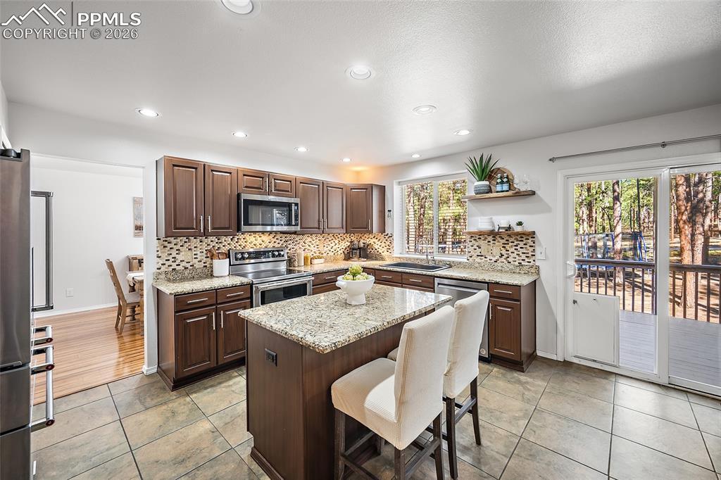 Image 11 of 50: Kitchen
