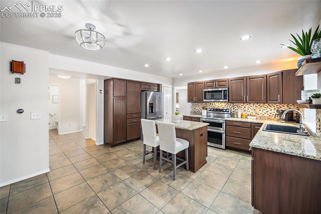 Image 12 of 50: Kitchen