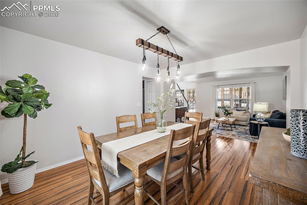 Image 9 of 50: Dining Area