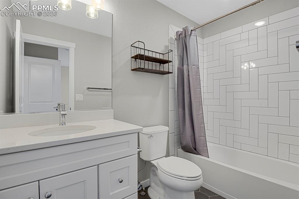 Image 25 of 40: En suite Bathroom for second bedroom with shower / bath combo