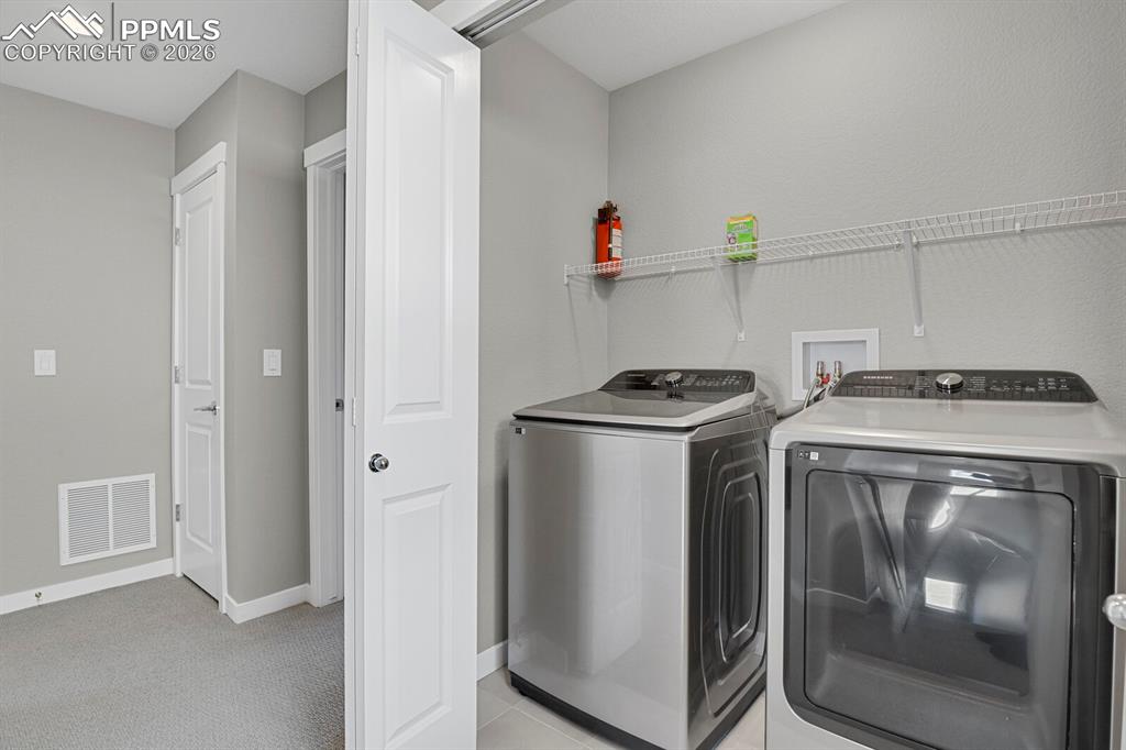 Image 30 of 40: The included washing machine and clothes dryer