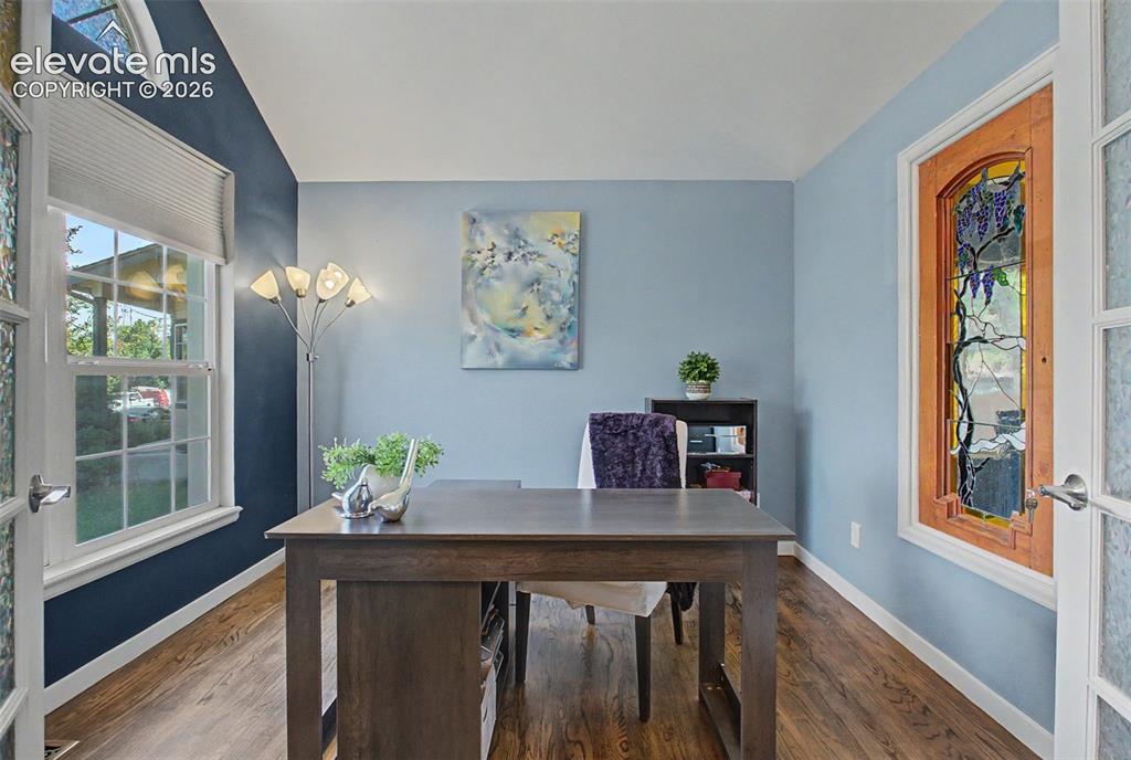 Image 5 of 50: Functional and beautiful office located near front door