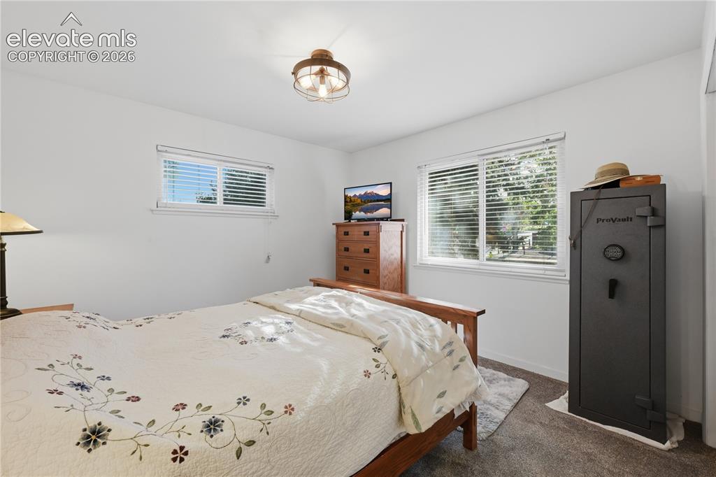 Image 13 of 32: Bedroom