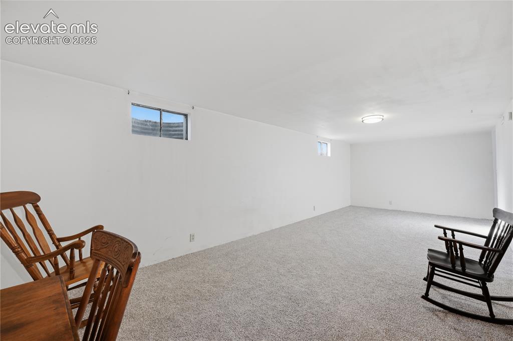 Image 17 of 32: Sitting Room